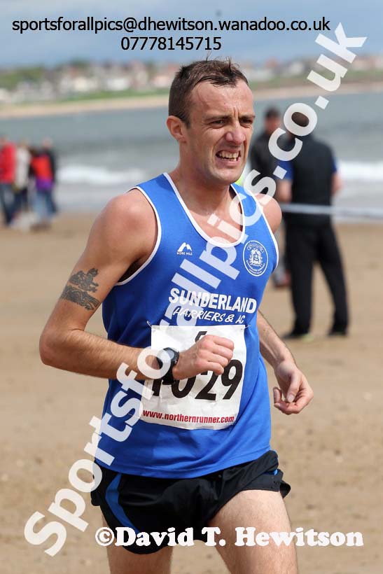 Chris Isherwood (Sunderland) 2nd in the Pier to Pier, South Shields. Photo: David: David T. Hewitson/Sports for All Pics